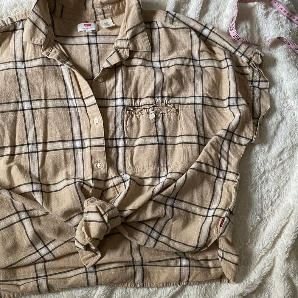 Women’s cute Levi's Button-Down Shirt